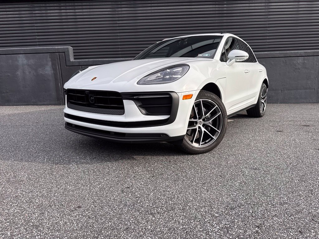 Certified 2026 Porsche Macan AWD/4WD image 1