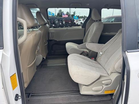 Used 2014 Toyota Sienna LE FWD image 11