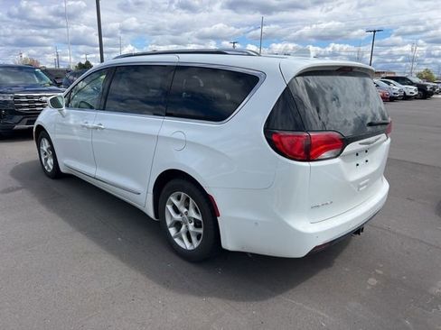 Used 2017 Chrysler Pacifica Touring-L Plus FWD image 7