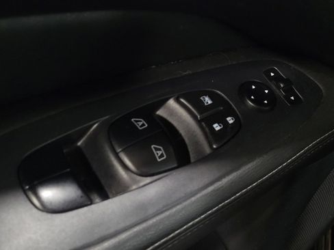 Used 2019 Nissan Pathfinder SL image 27