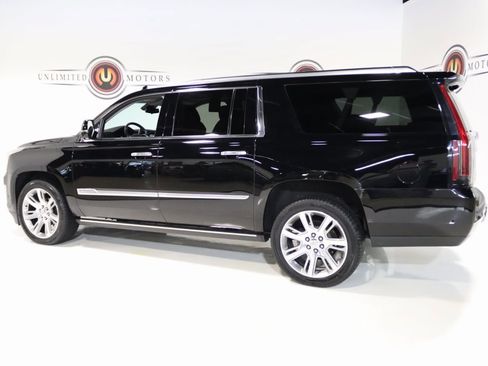 Used 2020 Cadillac Escalade ESV Premium Luxury image 29