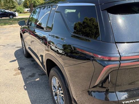 Used 2026 Chevrolet Traverse LT AWD/4WD image 8