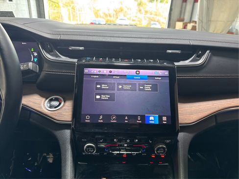 Used 2022 Jeep Grand Cherokee Summit AWD/4WD image 15