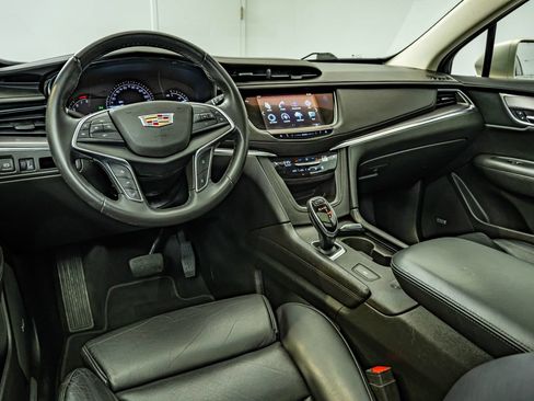 Used 2017 Cadillac XT5 Luxury w/ Driver Awareness Package FWD image 30
