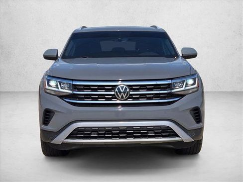 Used 2020 Volkswagen Atlas Cross Sport SE w/ Panoramic Sunroof Package FWD image 2