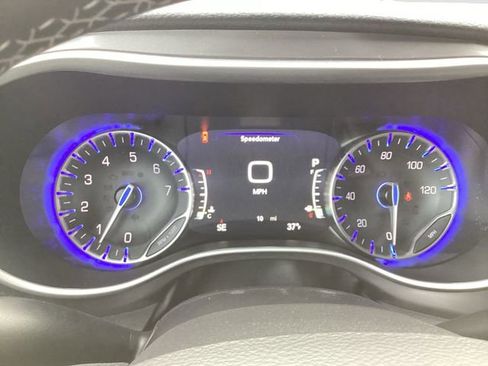 New 2026 Chrysler Pacifica Select image 16