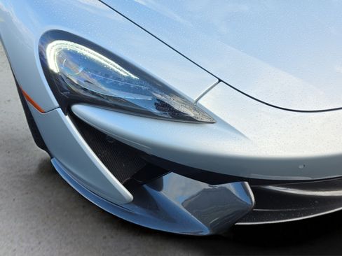 Used 2018 McLaren 570S Spider RWD image 10