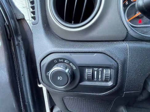 Used 2021 Jeep Wrangler Unlimited Sport AWD/4WD image 12