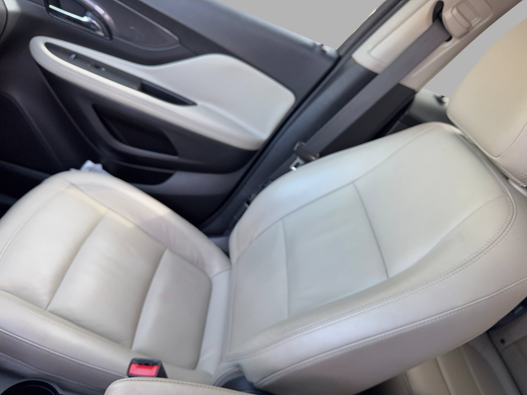 Used 2019 Buick Encore Essence w/ Experience Buick Package FWD image 18