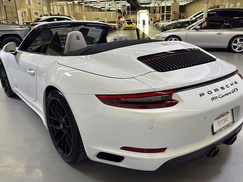 Used 2017 Porsche 911 Cabriolet image 13