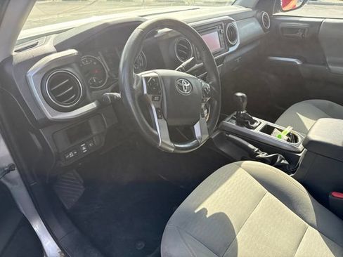 Used 2019 Toyota Tacoma TRD Sport AWD/4WD image 23
