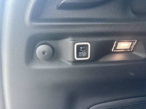 Used 2025 Jeep Grand Cherokee L Limited w/ Luxury Tech Group II RWD image 19