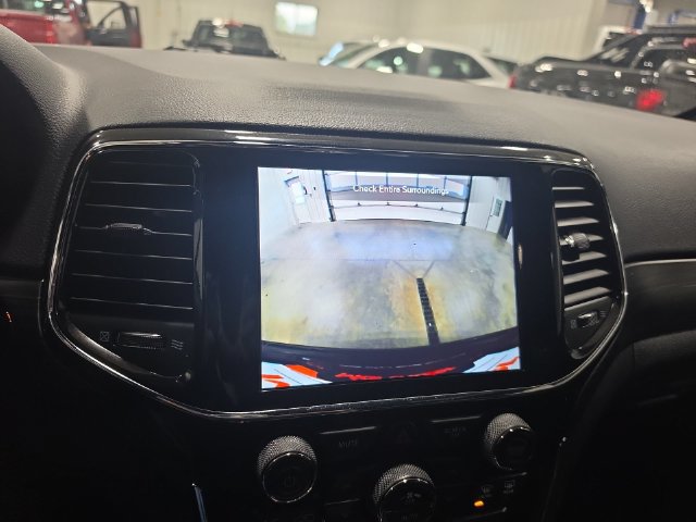Used 2022 Jeep Grand Cherokee Laredo X AWD/4WD image 14