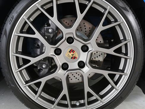 Used 2023 Porsche 911 Carrera RWD image 6
