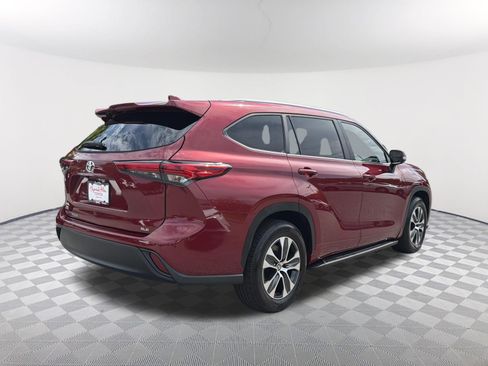 Used 2023 Toyota Highlander XLE FWD image 17
