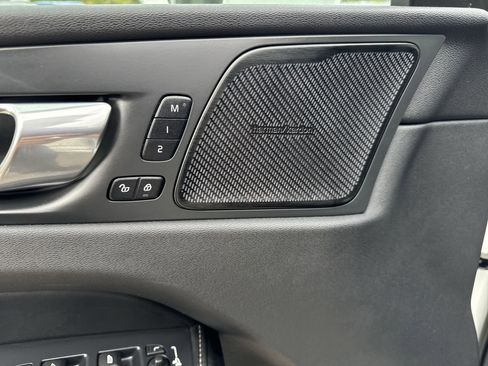 Used 2022 Volvo XC60 B5 Inscription w/ Climate Package image 24