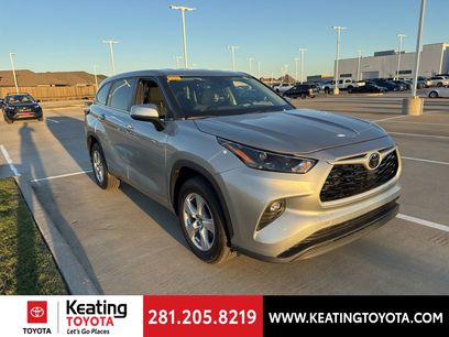 Used 2023 Toyota Highlander LE