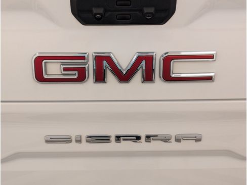 Used 2024 GMC Sierra 1500 AT4 w/ Technology Package AWD/4WD image 5