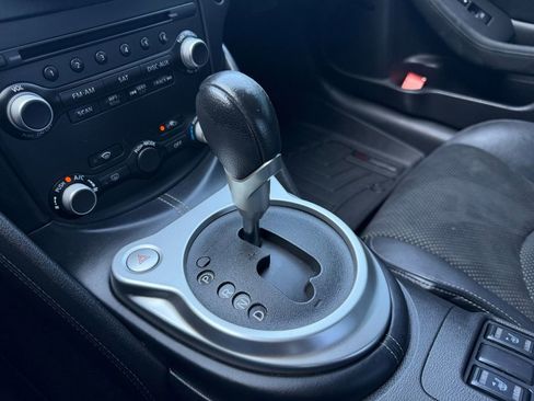 Used 2017 Nissan 370Z Touring RWD image 15