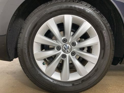 Used 2018 Volkswagen Beetle 2.0T S image 30