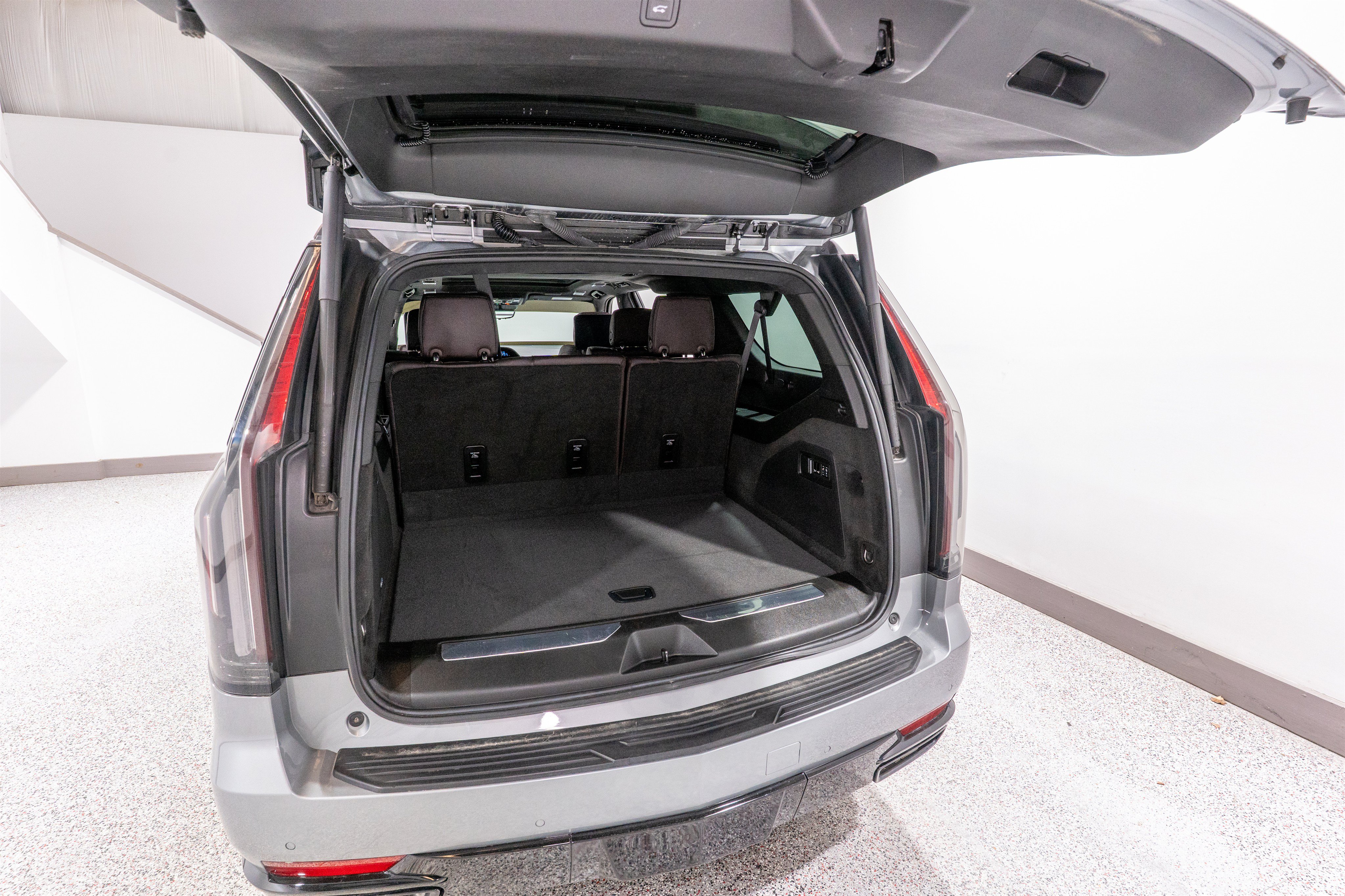 Used 2024 Cadillac Escalade ESV Sport Platinum w/ LPO, ONYX Package AWD/4WD image 40