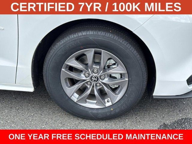 Used 2024 Toyota Sienna LE AWD/4WD image 7