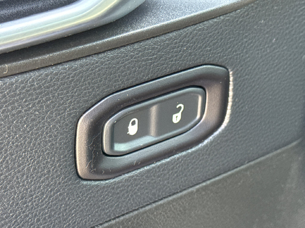 Used 2018 Jeep Wrangler Unlimited Sahara AWD/4WD image 20