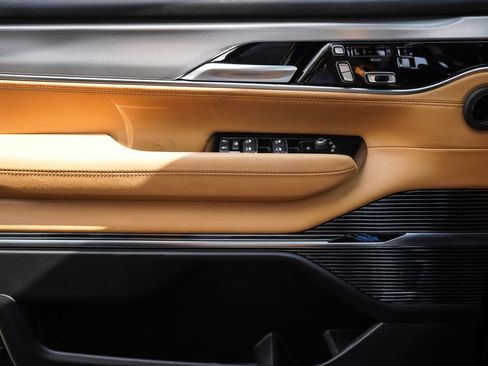 Used 2023 Jeep Grand Wagoneer Series III image 37