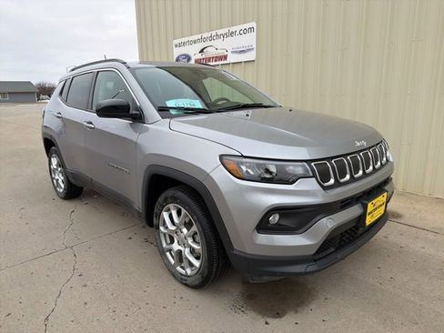 Used 2022 Jeep Compass Latitude w/ Sun and Sound Group image 2