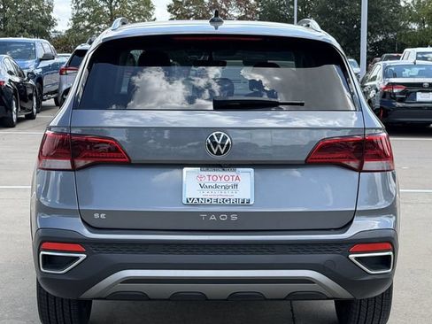 Used 2022 Volkswagen Taos SE FWD image 5