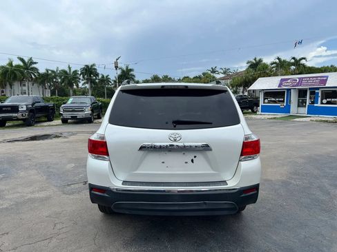 Used 2012 Toyota Highlander Limited w/ Tow Pkg FWD image 5
