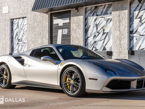 Used 2019 Ferrari 488 Spider image 19
