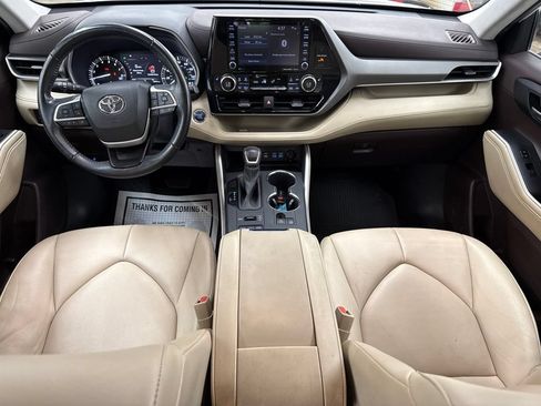 Used 2022 Toyota Highlander XLE AWD/4WD image 20