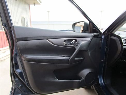 Used 2015 Nissan Rogue SV w/ SV Premium Package image 10