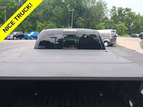 Used 2022 Toyota Tacoma TRD Sport w/ TRD Premium Sport Package AWD/4WD image 11