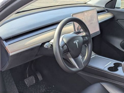 Used 2022 Tesla Model Y Long Range image 14