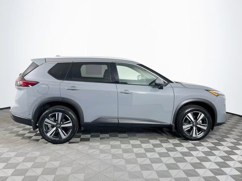 Used 2024 Nissan Rogue SL AWD/4WD image 9
