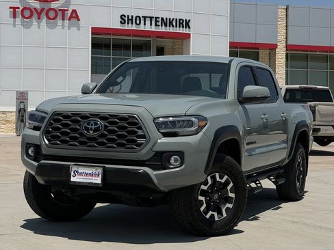 Used 2023 Toyota Tacoma TRD Off-Road w/ Technology Package AWD/4WD image 2