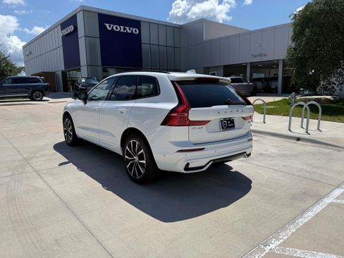 Certified 2025 Volvo XC60 B5 Plus AWD/4WD image 4