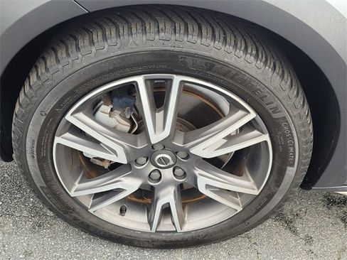 Used 2017 Volvo V90 T6 Cross Country image 17