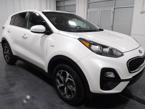 Used 2021 Kia Sportage LX image 2