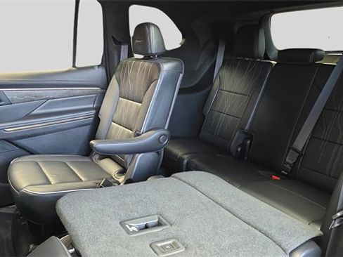 Used 2025 Buick Enclave Avenir image 16