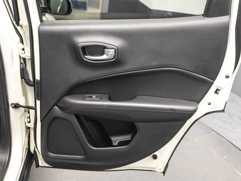 Used 2018 Jeep Compass Latitude image 38