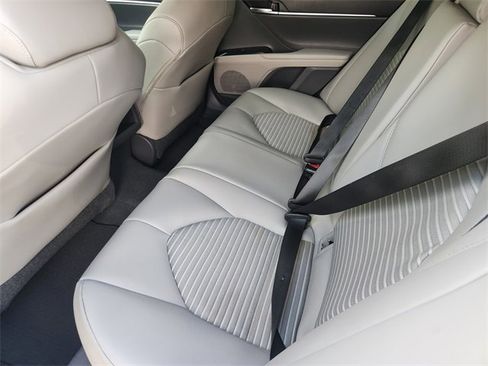 Used 2020 Toyota Camry SE w/ Sunroof Package FWD image 32