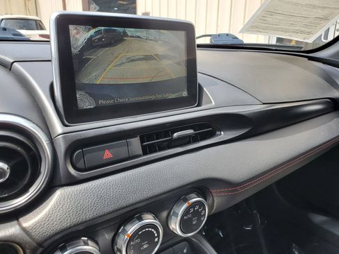 Used 2017 FIAT 124 Spider Abarth RWD image 2