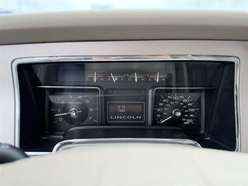Used 2010 Lincoln Navigator 4WD image 30
