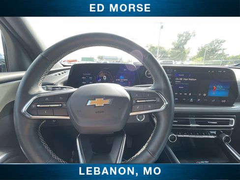 Used 2025 Chevrolet Traverse LT image 11