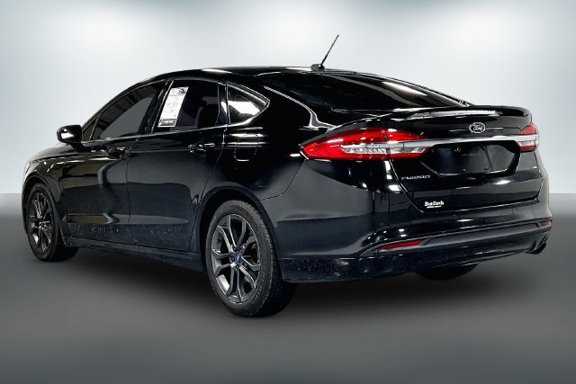 Used 2018 Ford Fusion SE w/ Equipment Group 201A FWD image 5