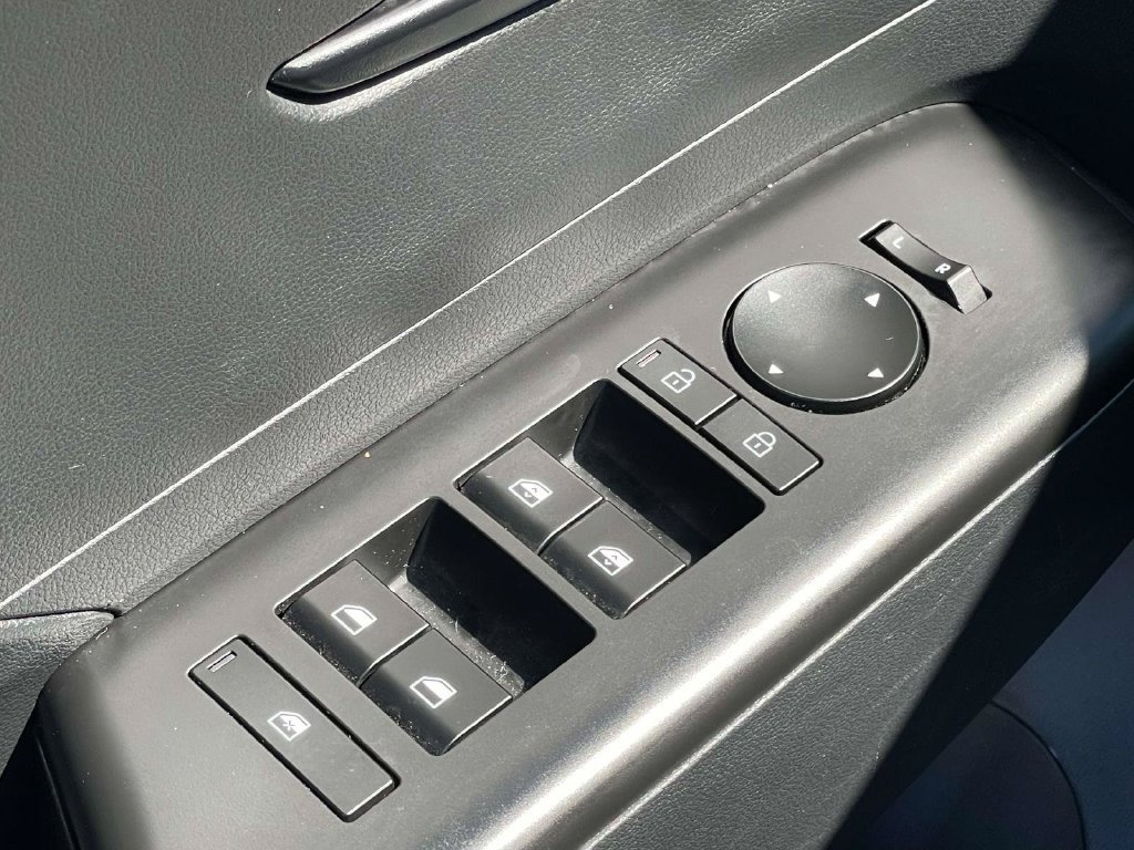 Certified 2025 Hyundai Kona SEL FWD image 14