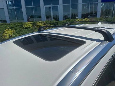 Used 2019 Toyota Highlander XLE AWD/4WD image 9